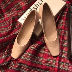 Like new! Easy spirit cream leather pump sz 9.5 M